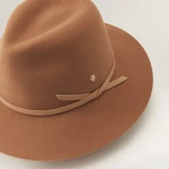 Carly 7 Carly -Chic & Cozy CARLY HAT51611 CamelNut 4