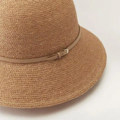 Besa 9 -Chic & Cozy HAT50173 NougatNut 4