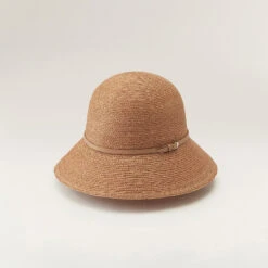 Besa 9 -Chic & Cozy HAT50173 NougatNut 6