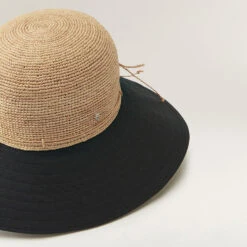 Kalola 10 Kalola -Chic & Cozy HAT50575 NatBlk 4