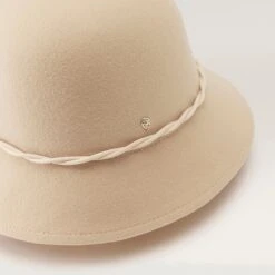 Helene -Chic & Cozy HAT51844 Eggshell 4